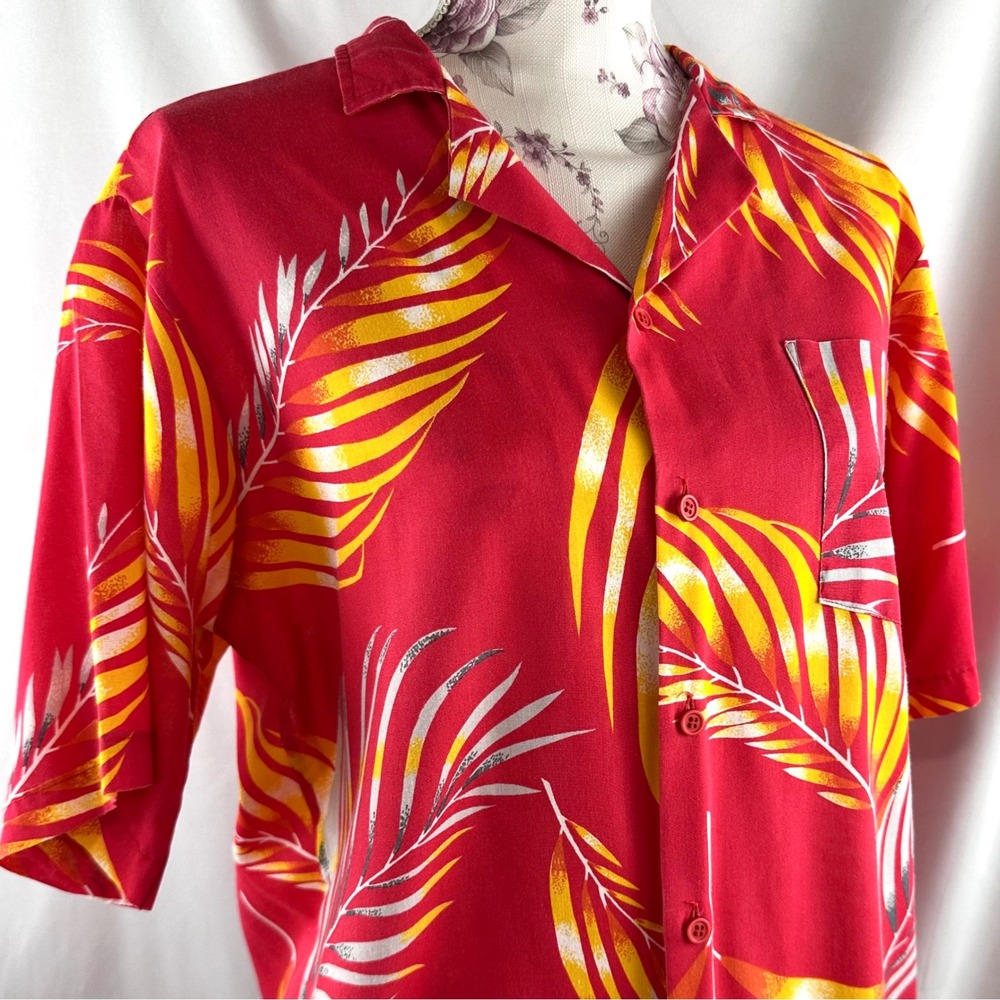 Vintage 80s/90s Shore Things Hawaiian Shirt M Red Yellow Palm Print Made in USA‎